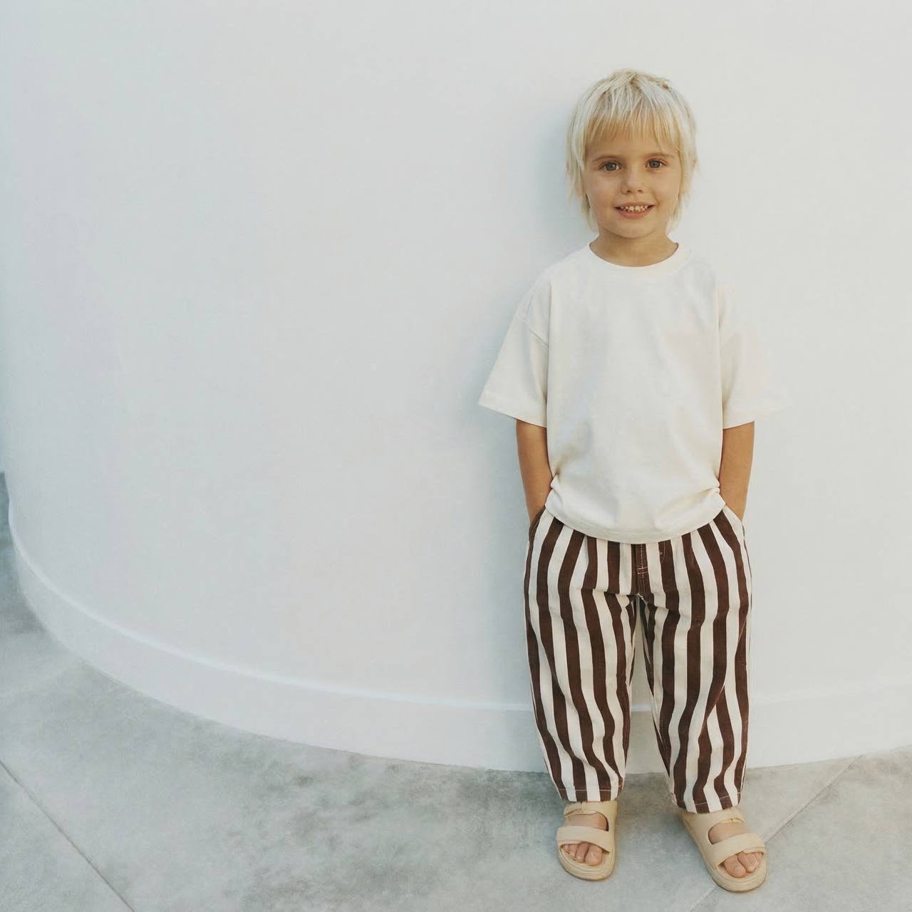 Kompletic s pantalonama i oversize majicom