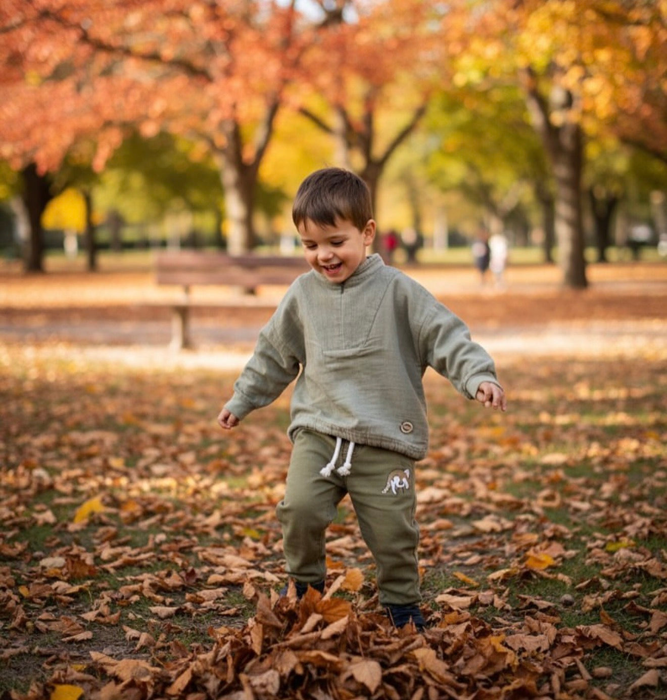 Elegantni kompletic sa half zip kopcanjem