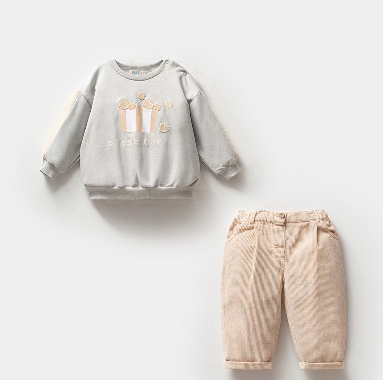 Komplet sa pantalonama i oversize duksom