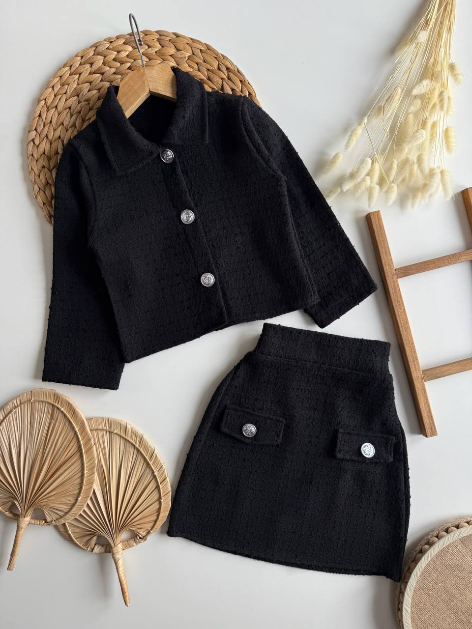 Elegantni kompletic suknja i košulja