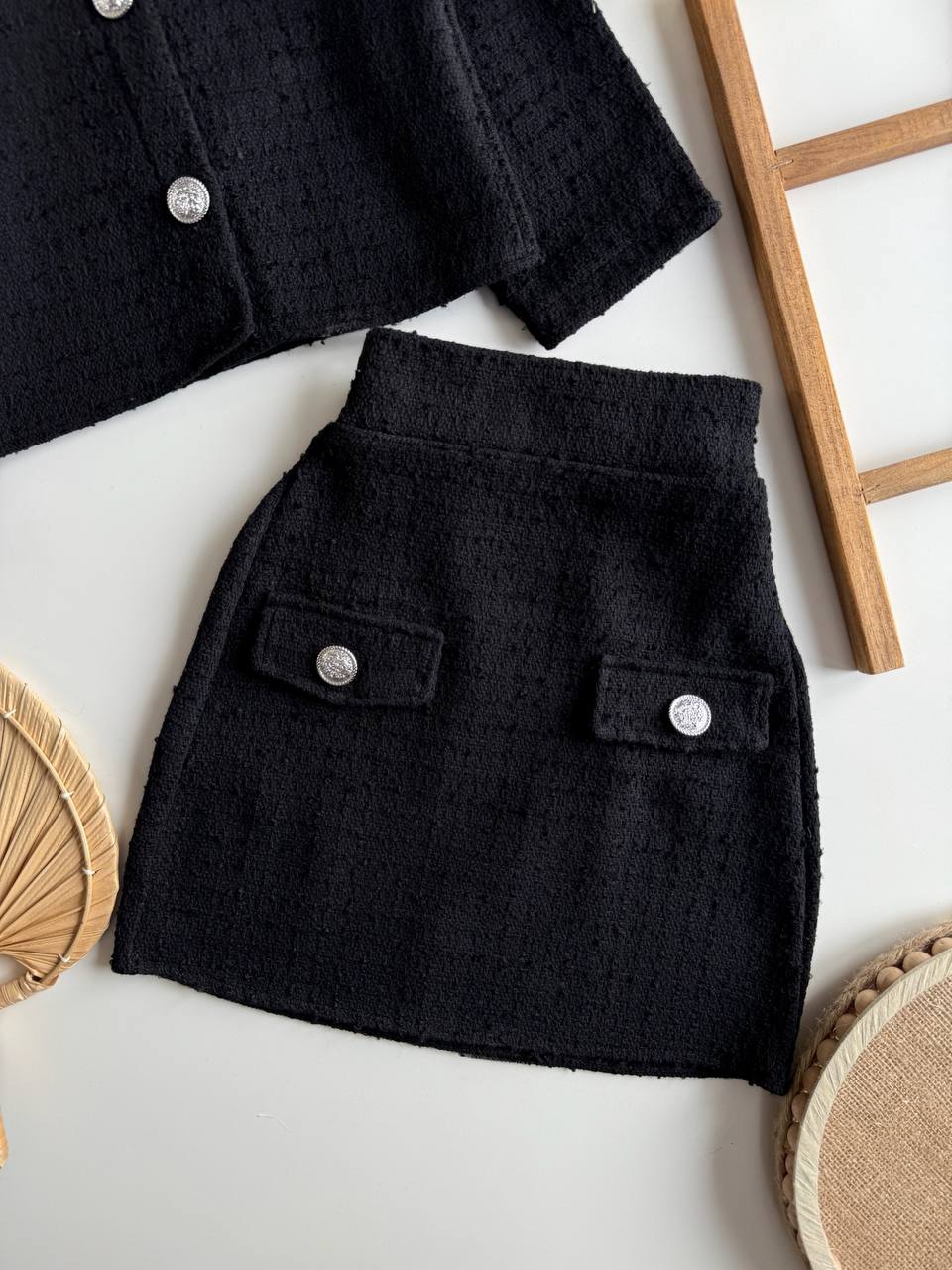 Elegantni kompletic suknja i košulja