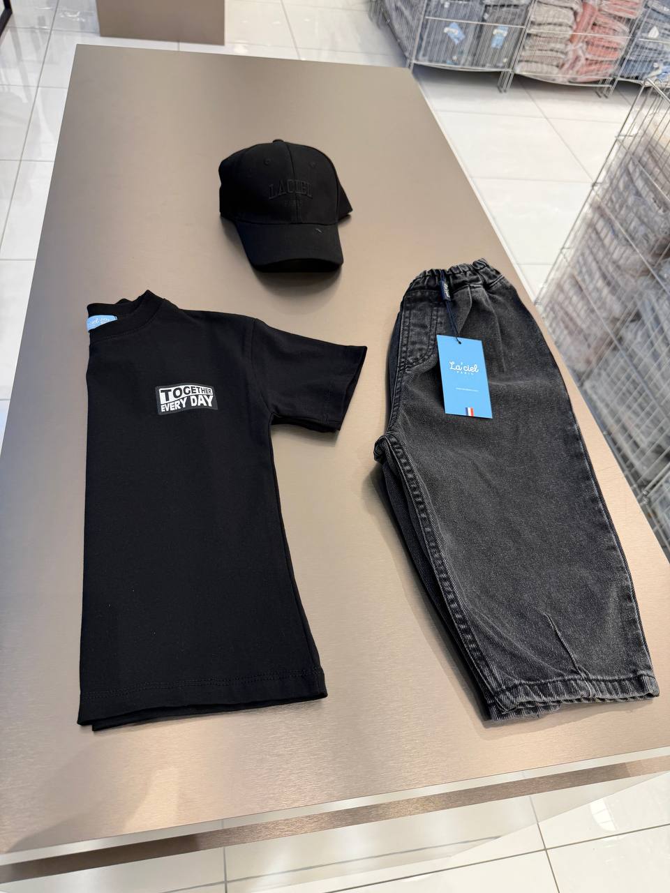 Kompletic sa pantalonama i oversize majicom